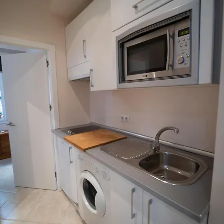 Larra Nervion Subway Tranvia Apartment *